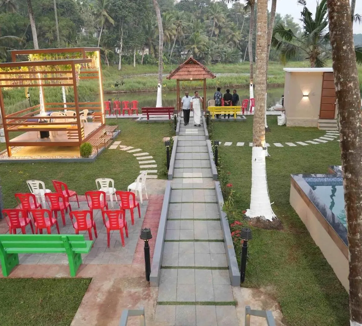 בית נופש טריואנדרום Aaram Kumaramangalam Lake Villa