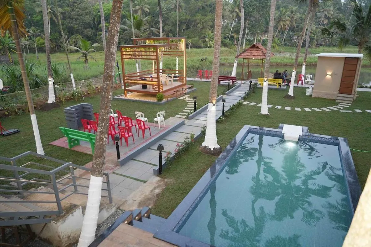 טריואנדרום Aaram Kumaramangalam Lake Villa בית נופש