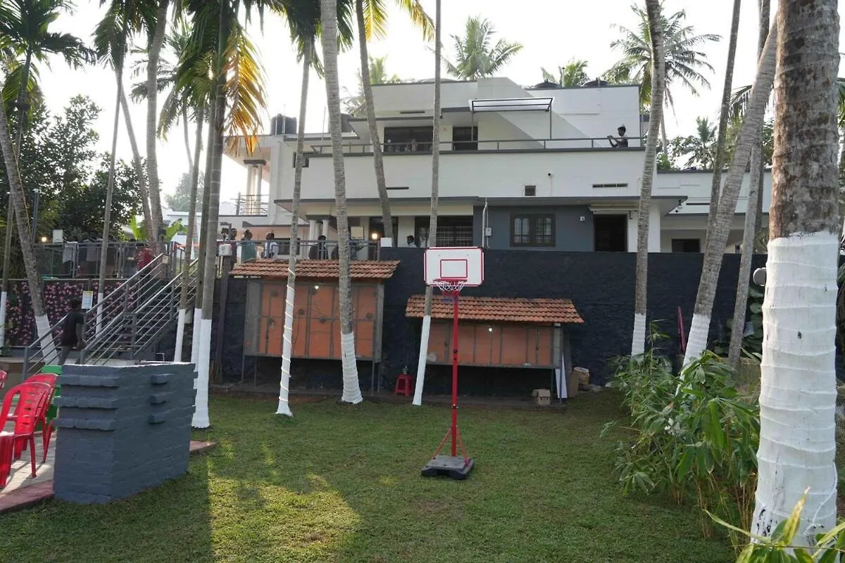 בית נופש טריואנדרום Aaram Kumaramangalam Lake Villa הודו